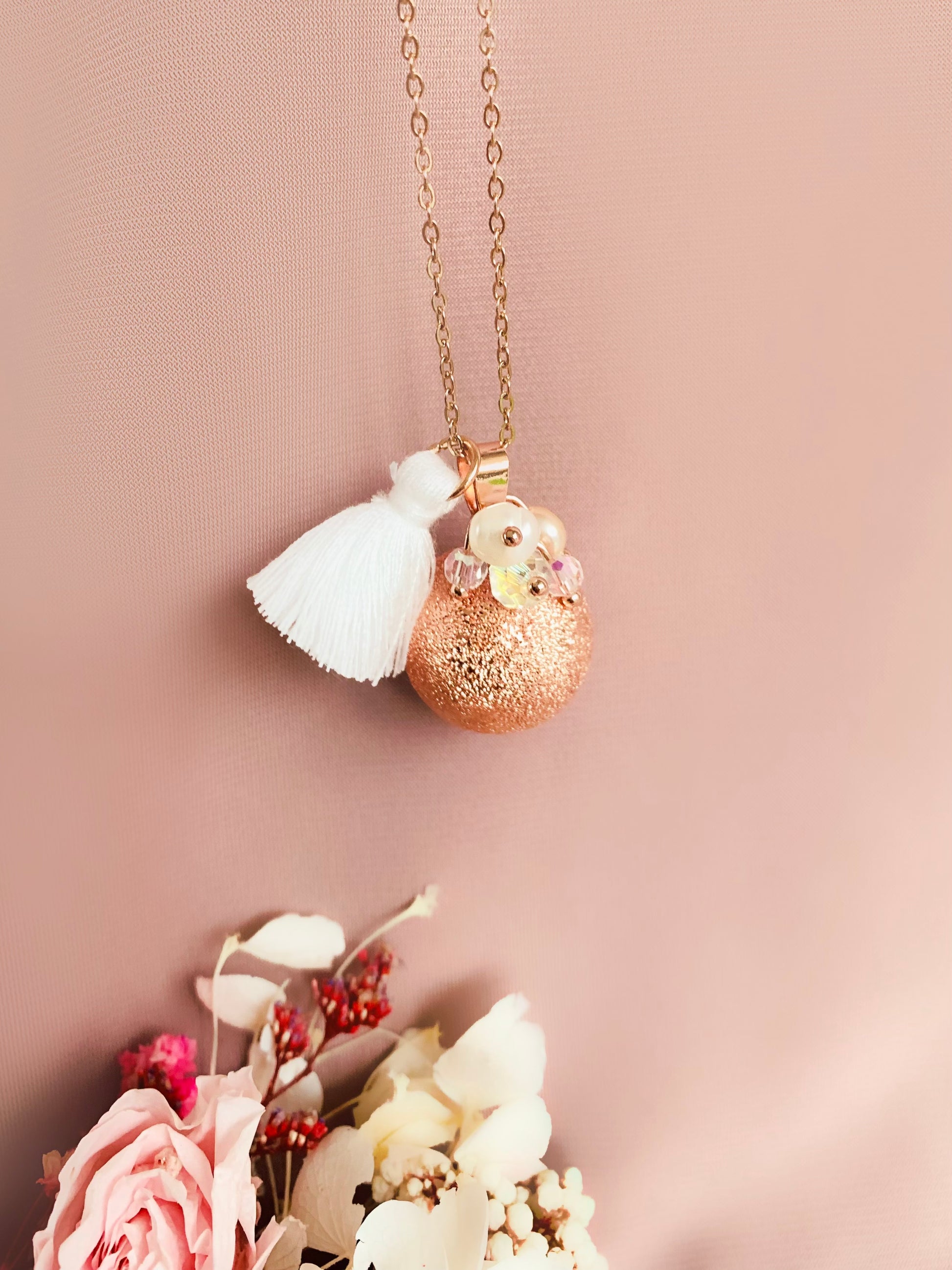Bola de grossesse or rose givrée et breloque en cristaux
