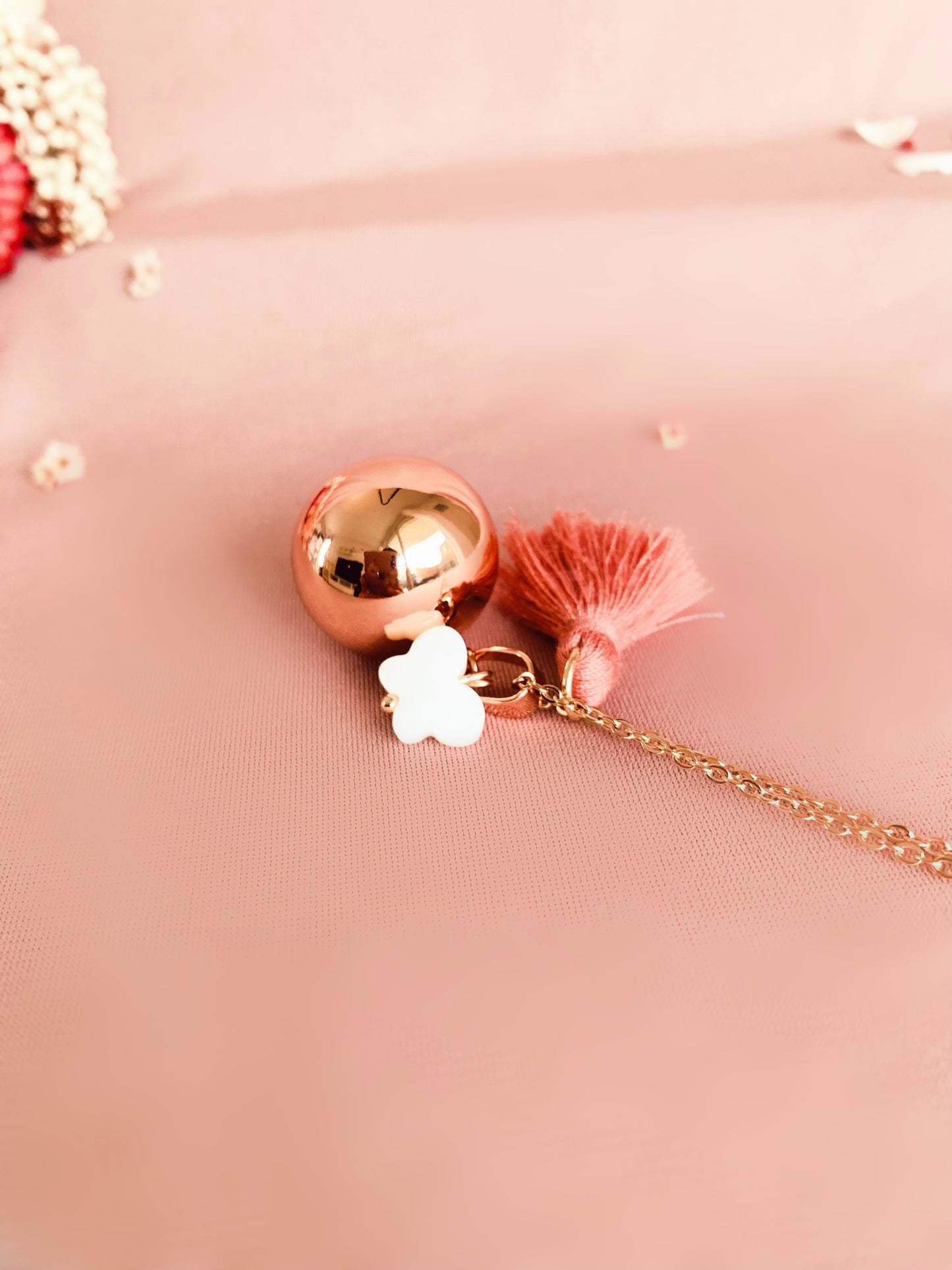 Bola de grossesse or rose et breloque papillon en nacre