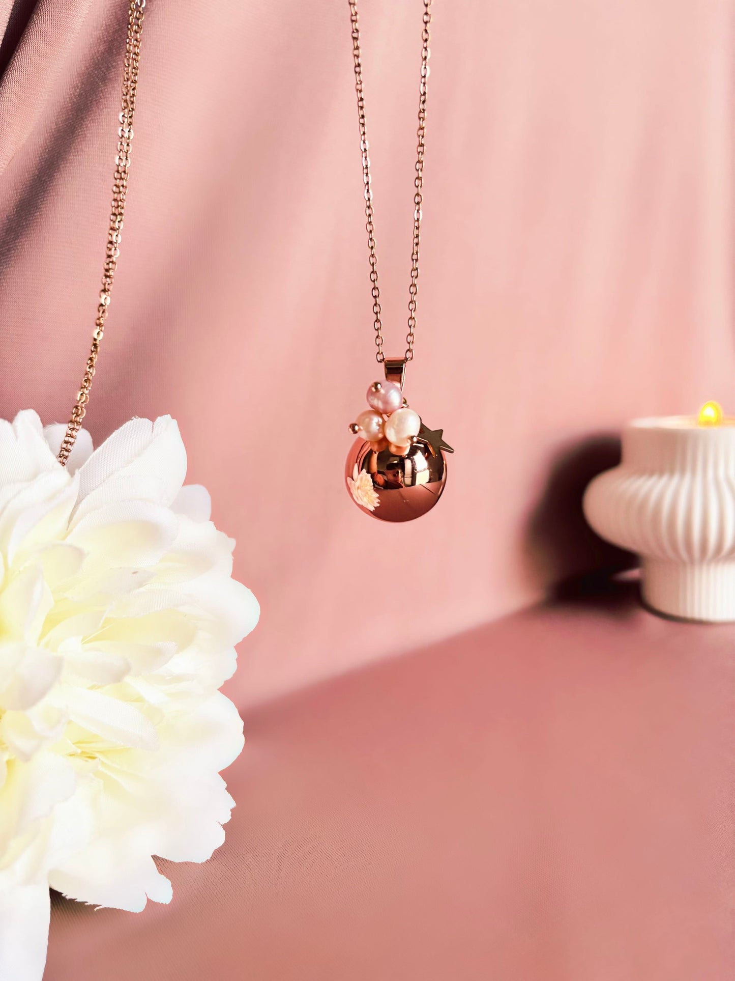 Bola de grossesse or rose et breloque en perles d’eau douce