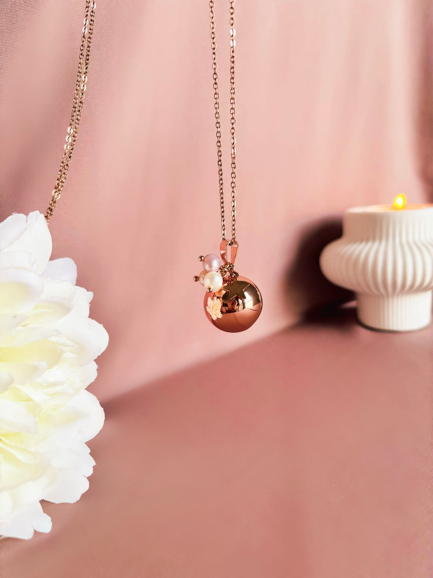 Bola de grossesse or rose et breloque en perles d’eau douce
