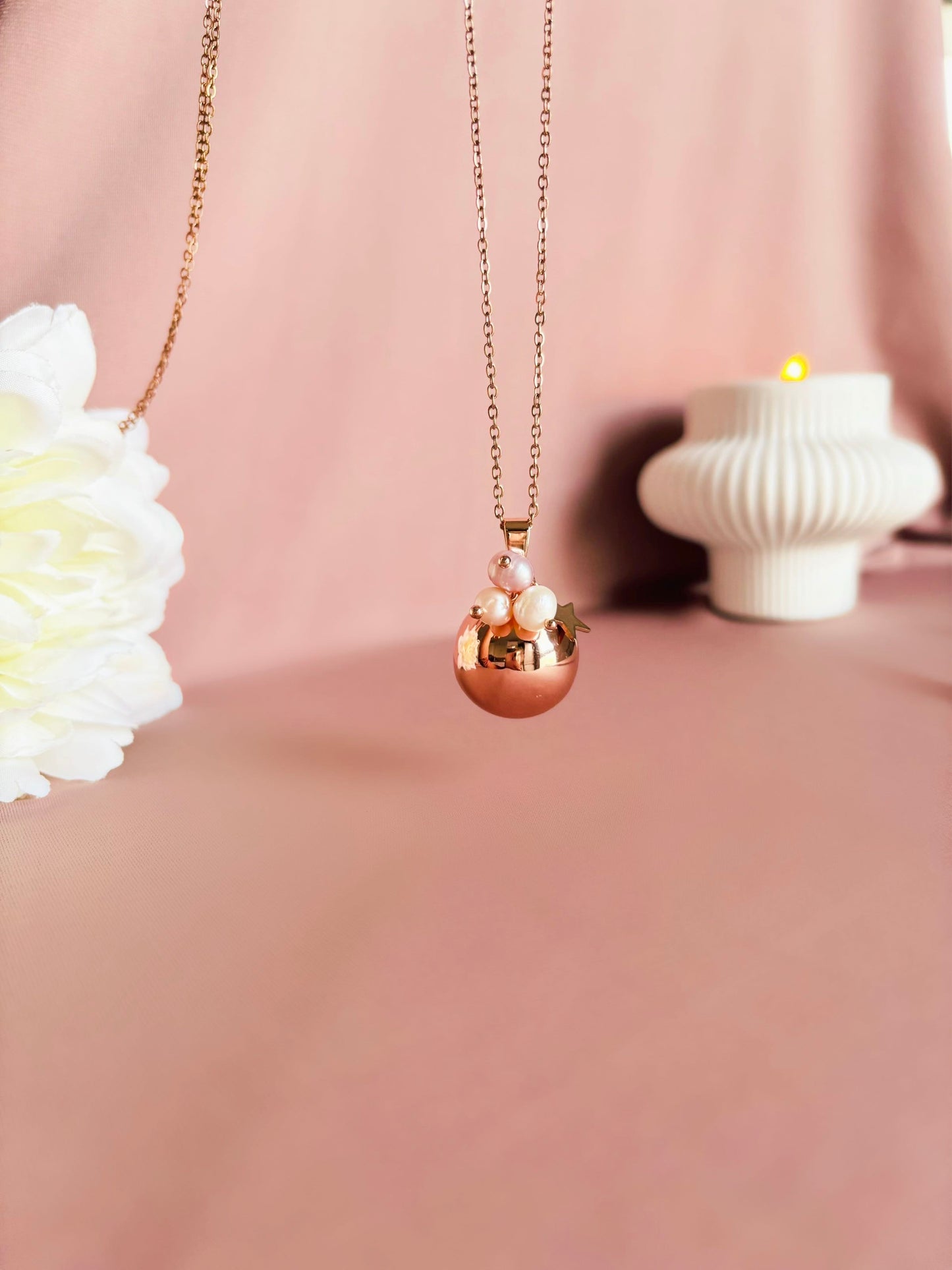 Bola de grossesse or rose et breloque en perles d’eau douce