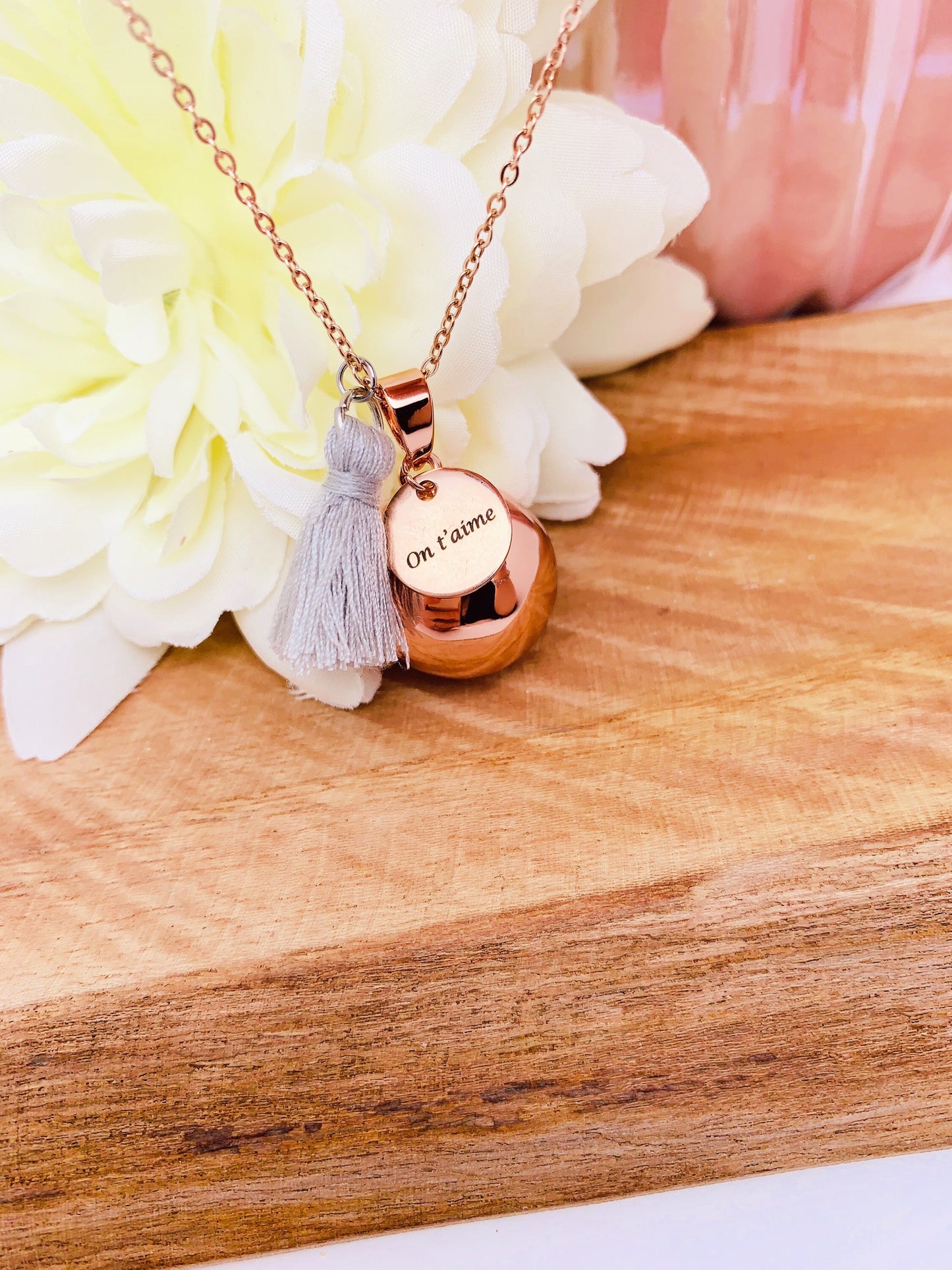 Bola de grossesse or rose et médaillon gravé