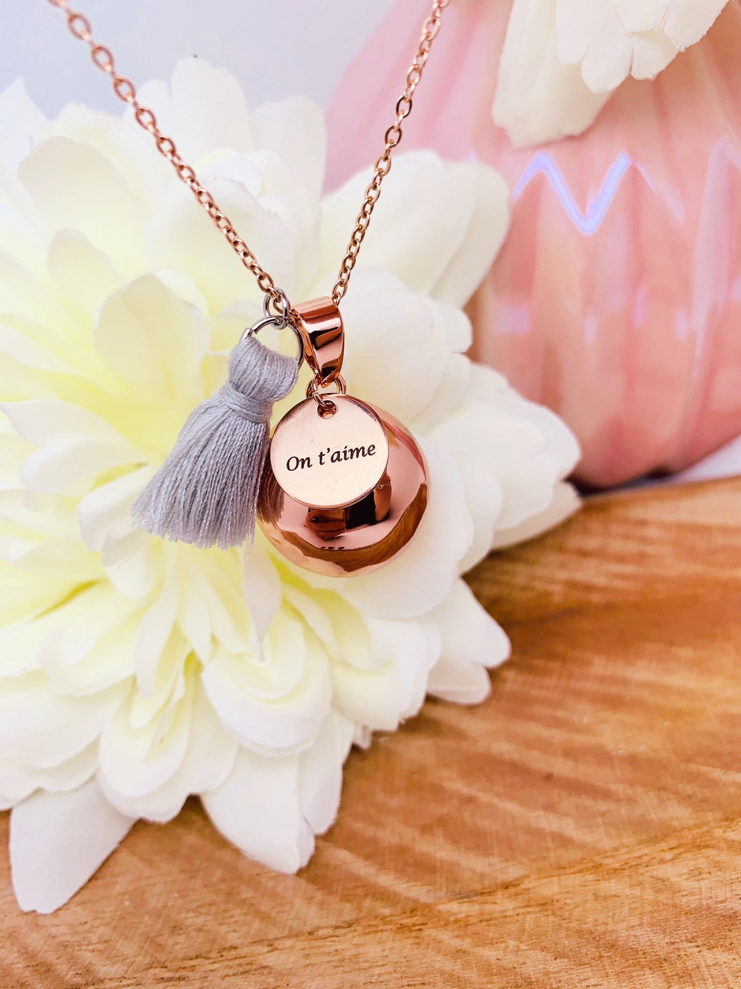 Bola de grossesse or rose et médaillon gravé