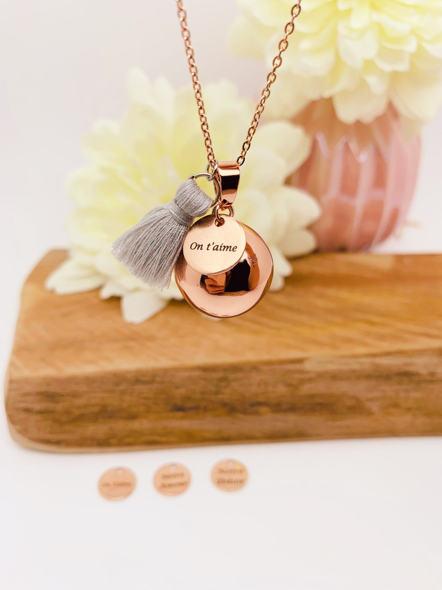 Bola de grossesse or rose et médaillon gravé