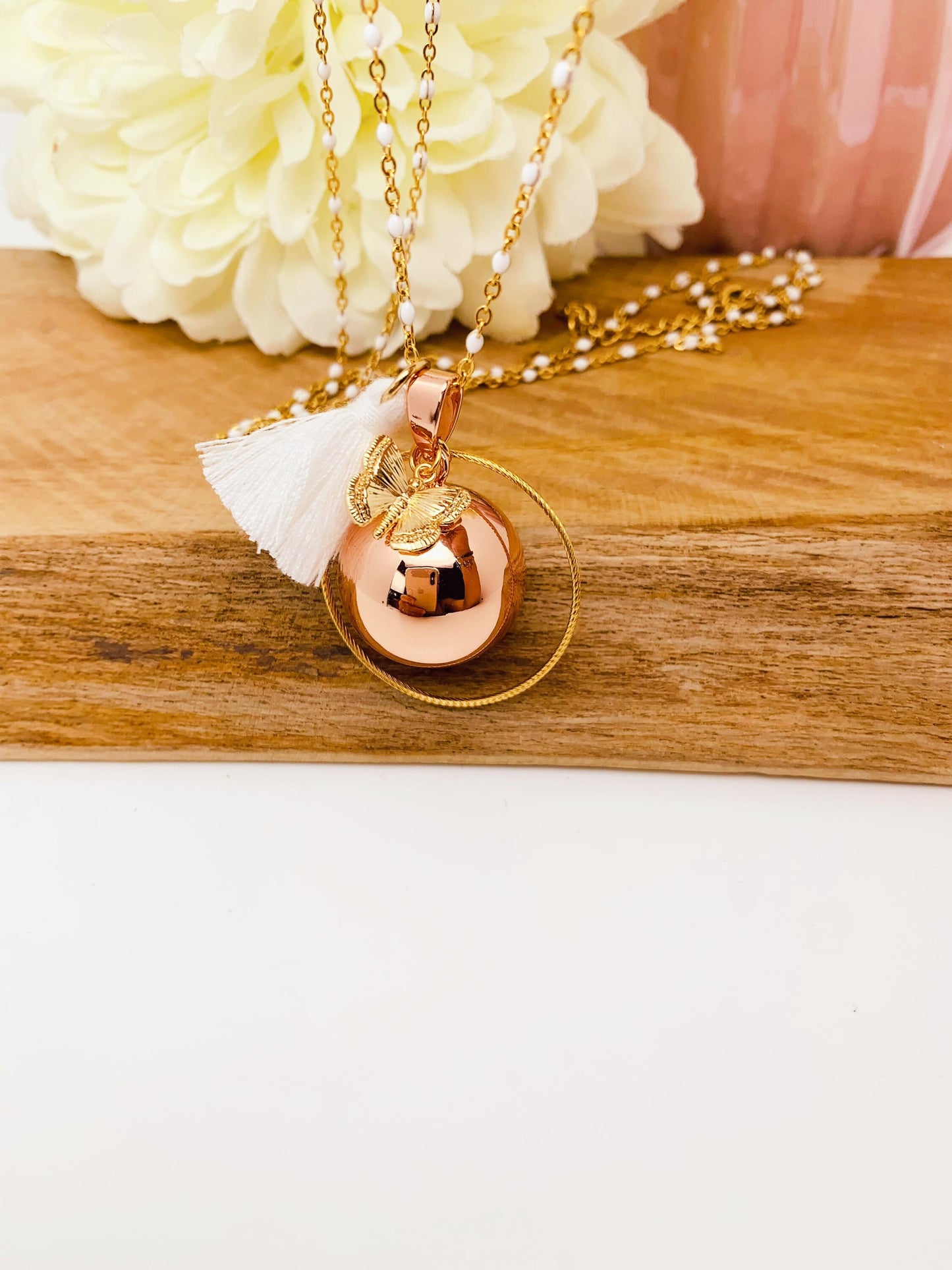 Bola de grossesse plaquée or rose et breloque papillon