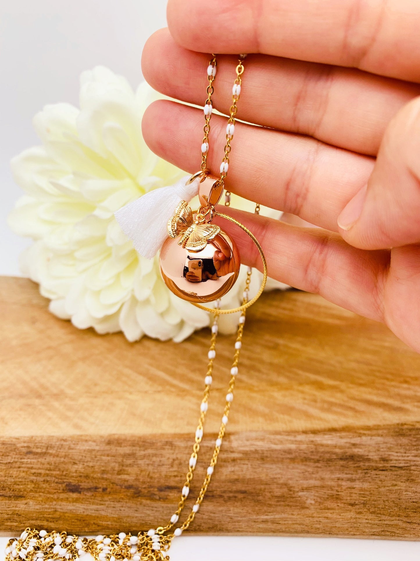 Bola de grossesse plaquée or rose et breloque papillon