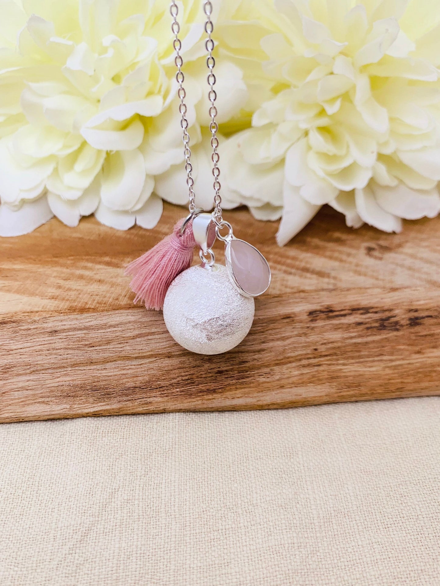 Bola de grossesse sablé argent et breloque en pierre semi précieuse