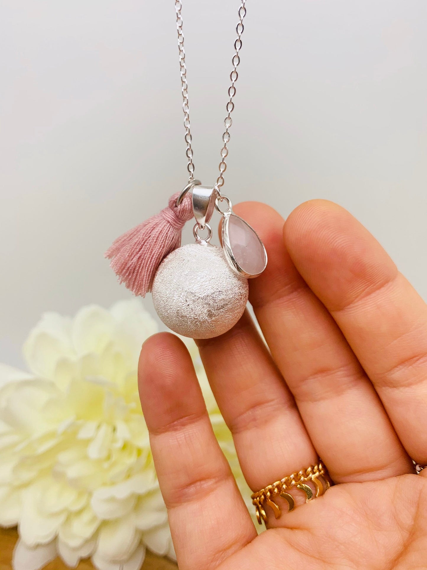 Bola de grossesse sablé argent et breloque en pierre semi précieuse