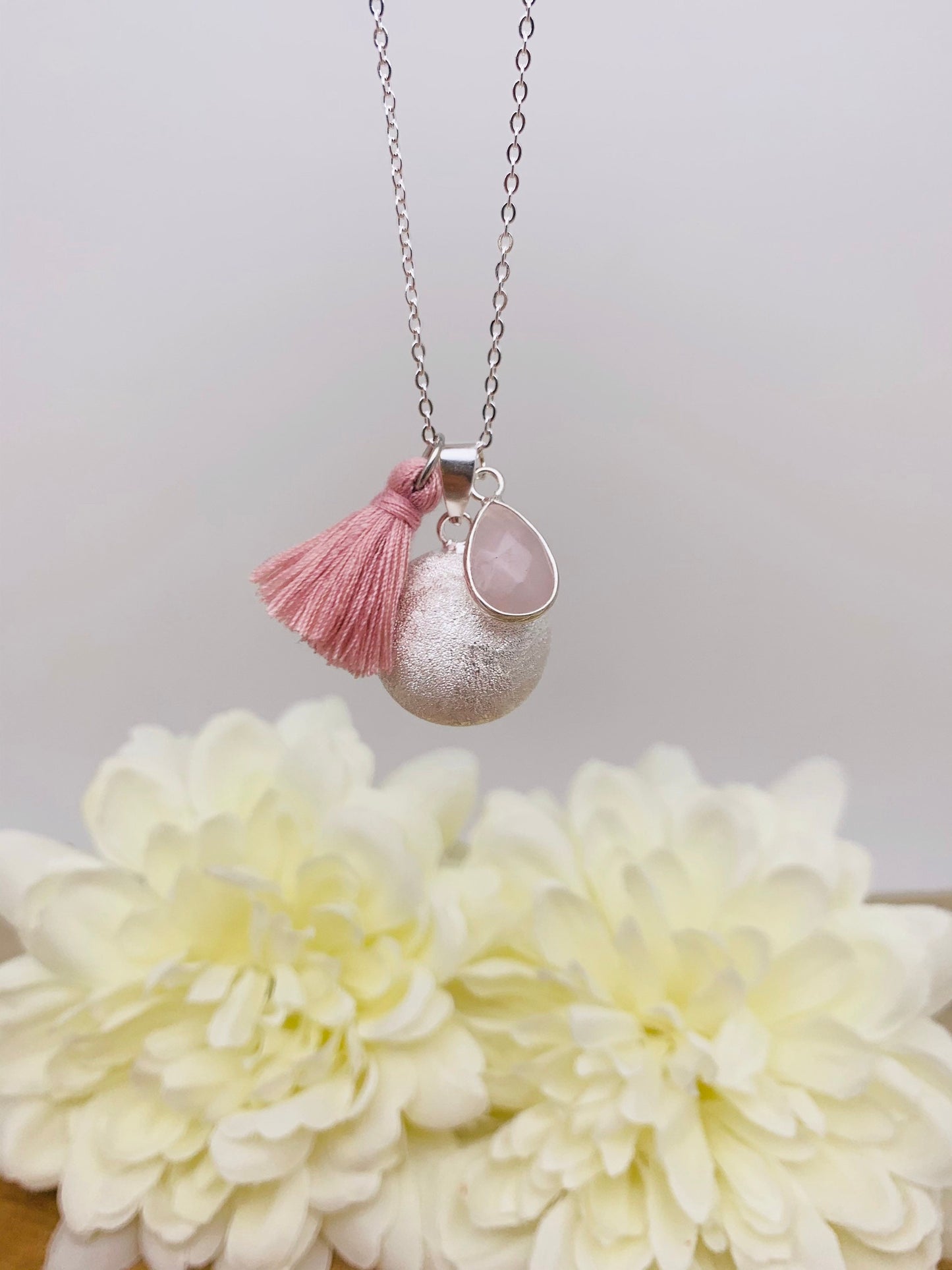 Bola de grossesse sablé argent et breloque en pierre semi précieuse