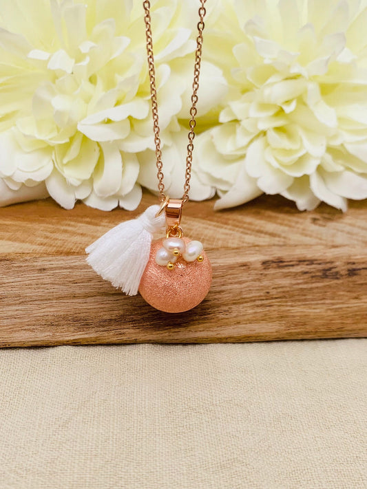 Bola de grossesse plaquée or rose 18k givré et breloque en perles d’eau douce