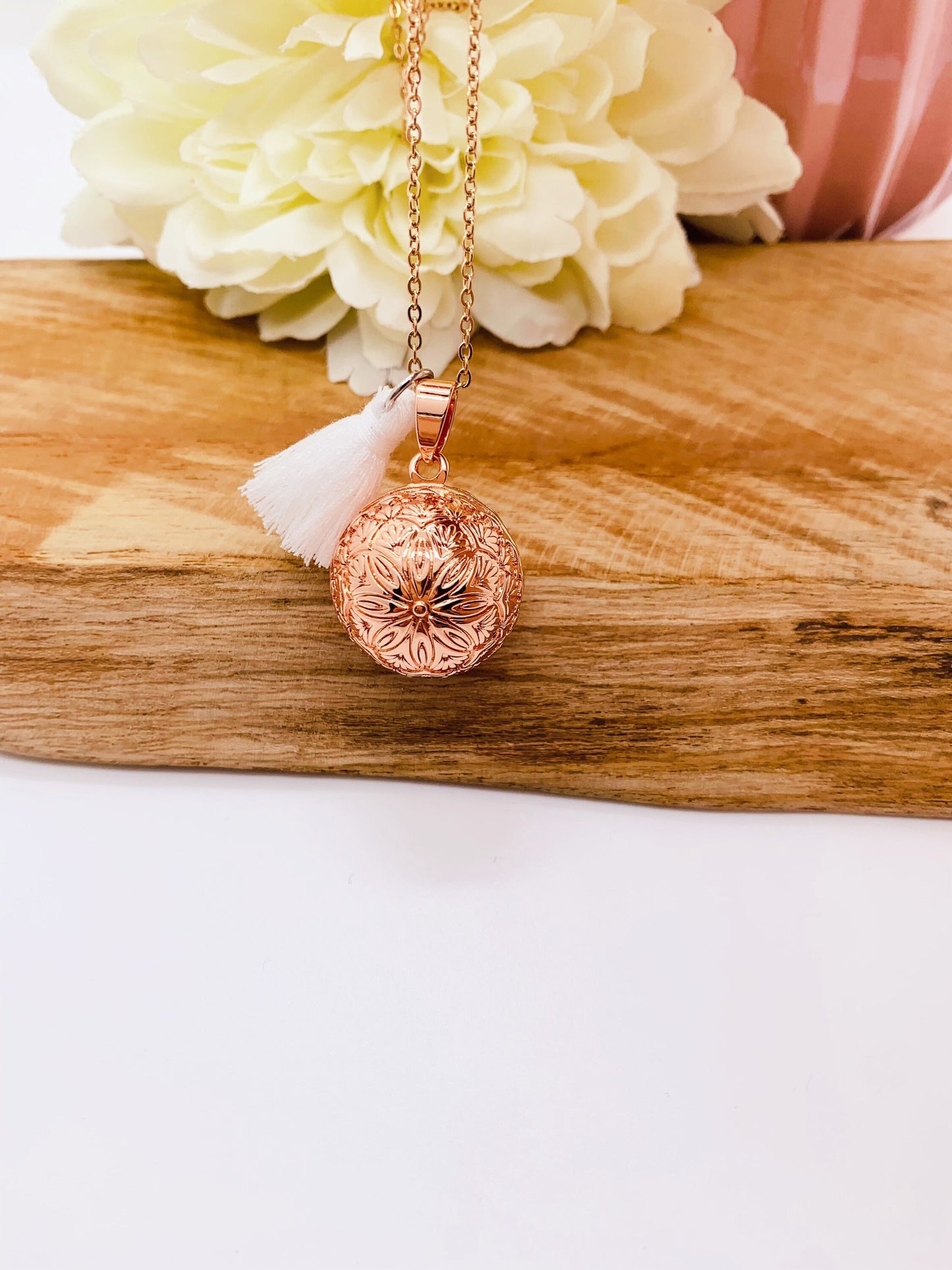 Bola de grossesse or rose gravée motifs fleurs