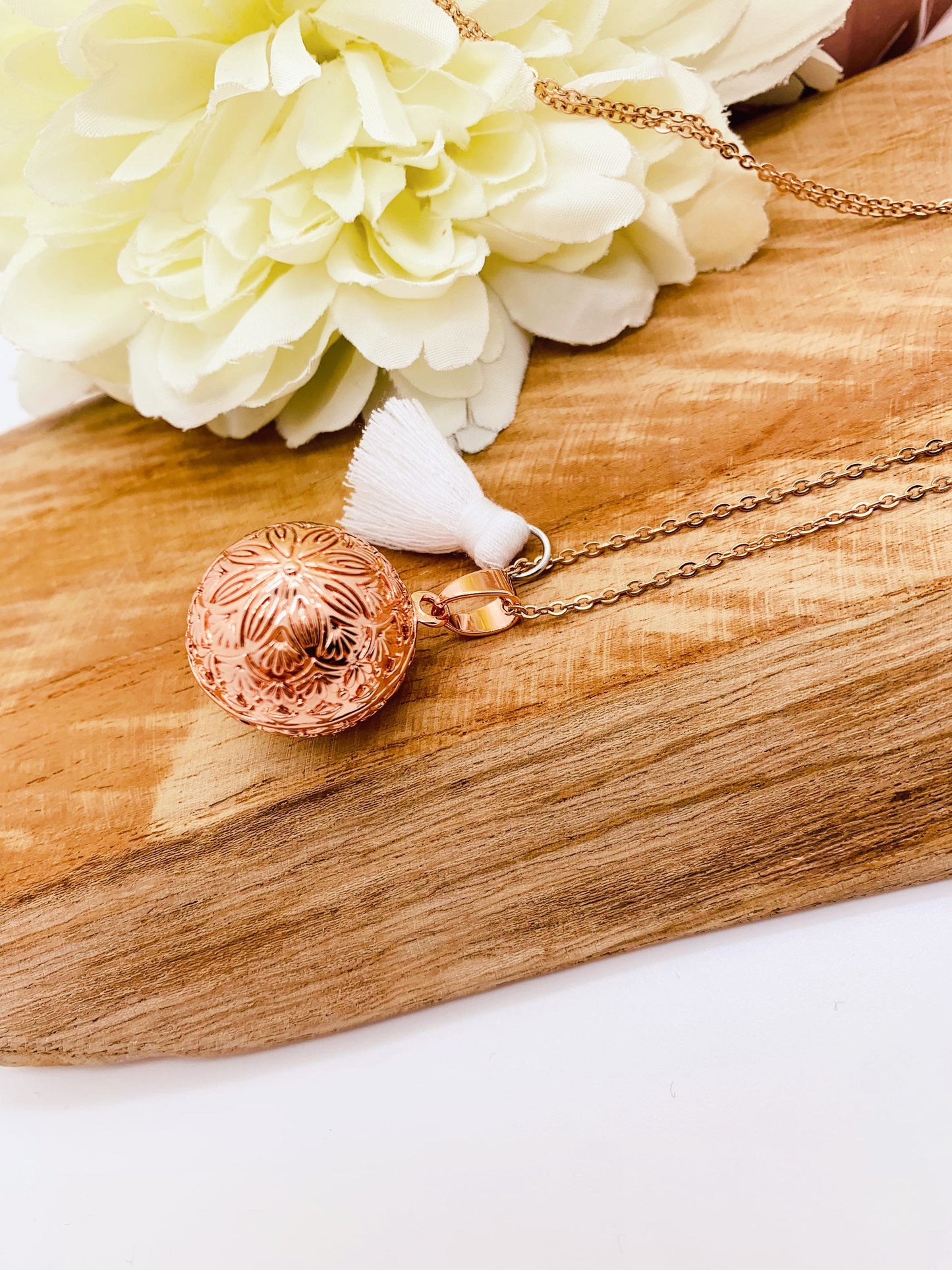 Bola de grossesse or rose gravée motifs fleurs