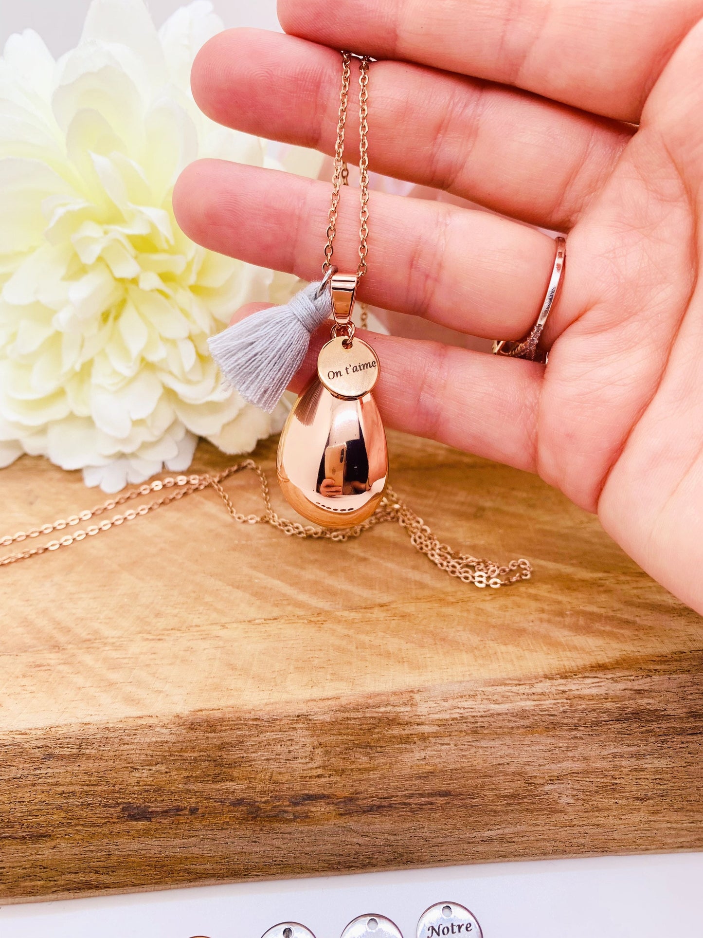 Bola de grossesse goutte d’eau or rose et breloque gravée