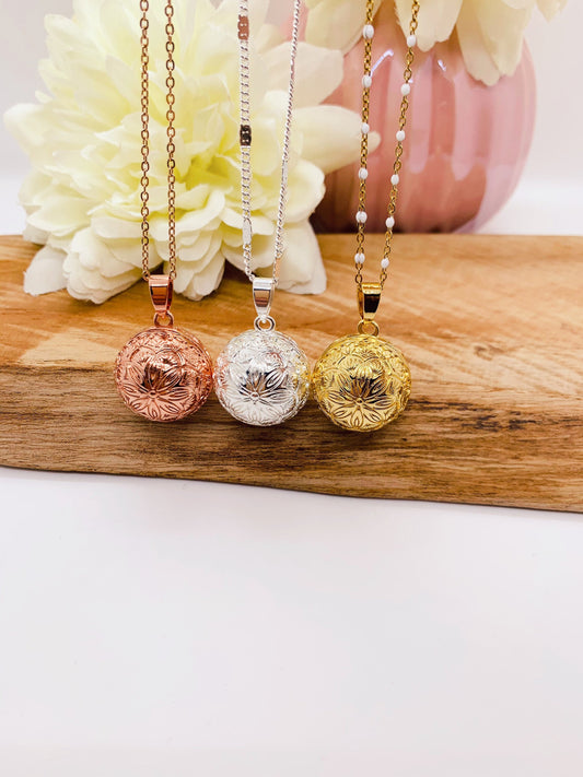 Bola de grossesse au choix gravée de motifs fleurs