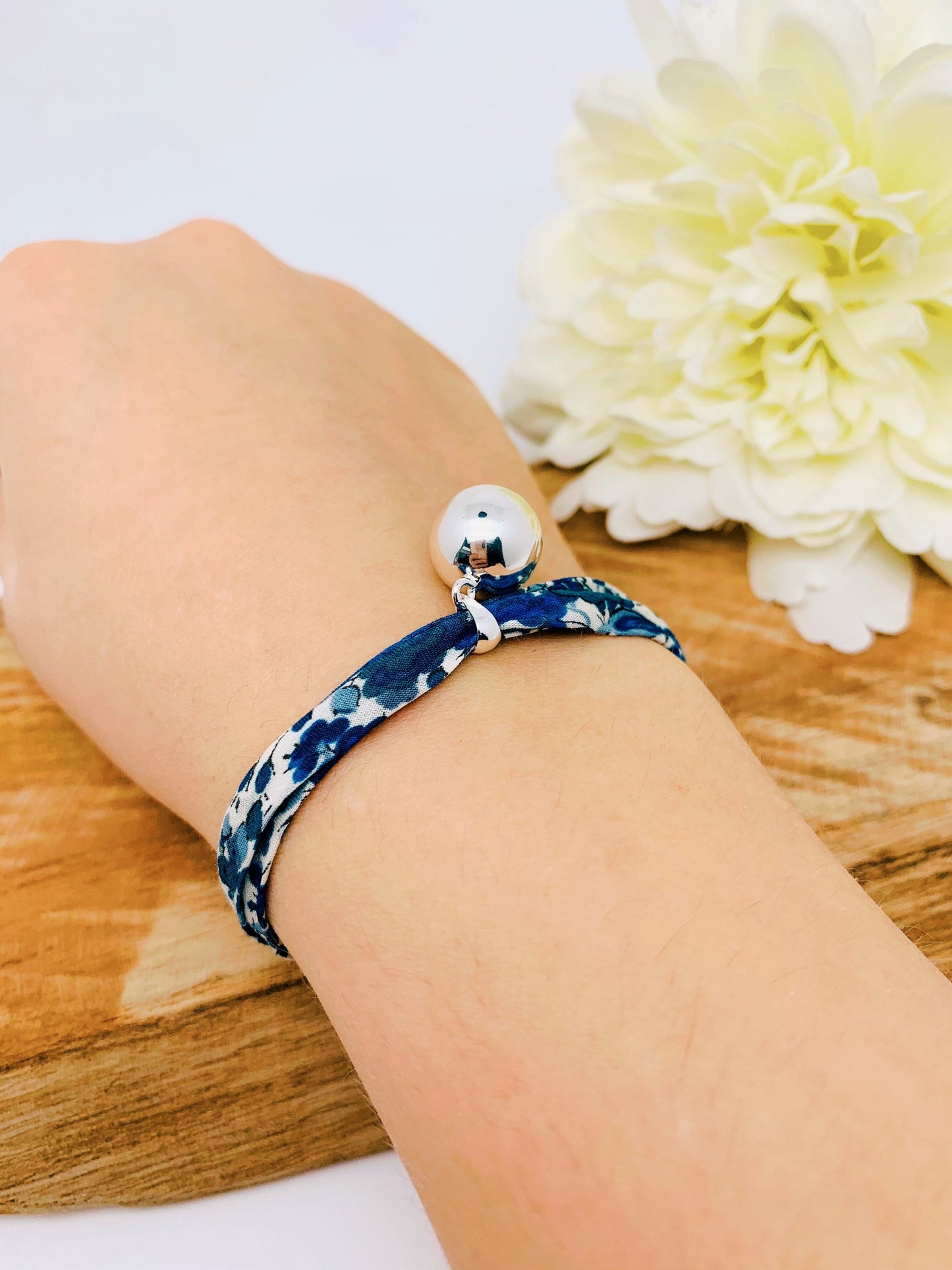 Bracelet bola liberty bleu fleuris