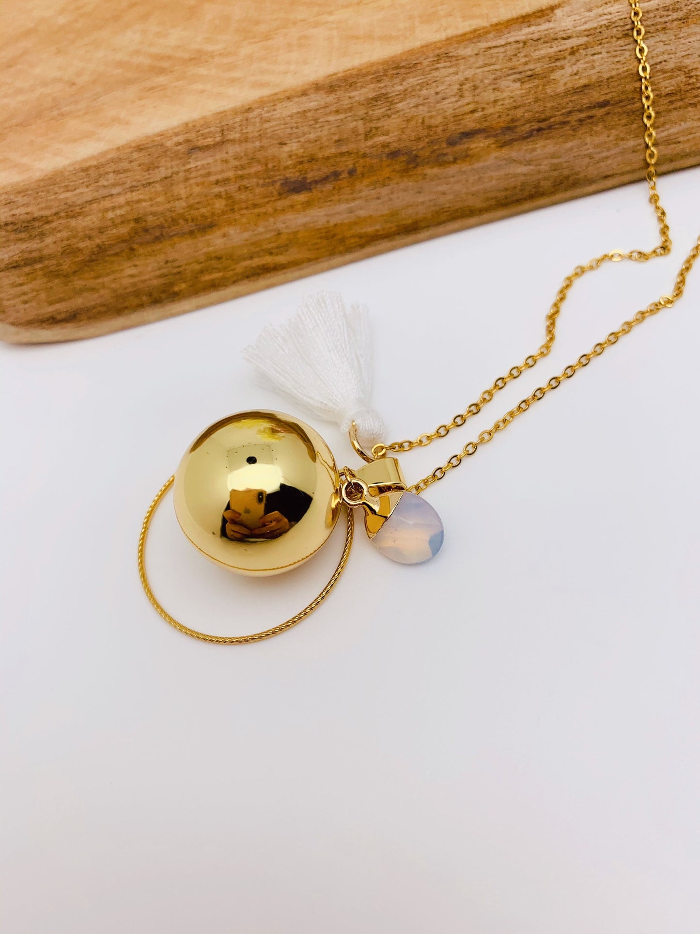 Bola de grossesse plaquée or et pendentif opale